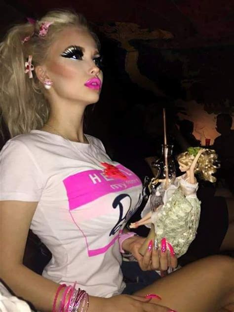 Bimbo Fashion and Fantasy, bimbo barbie blonde dumb pink 